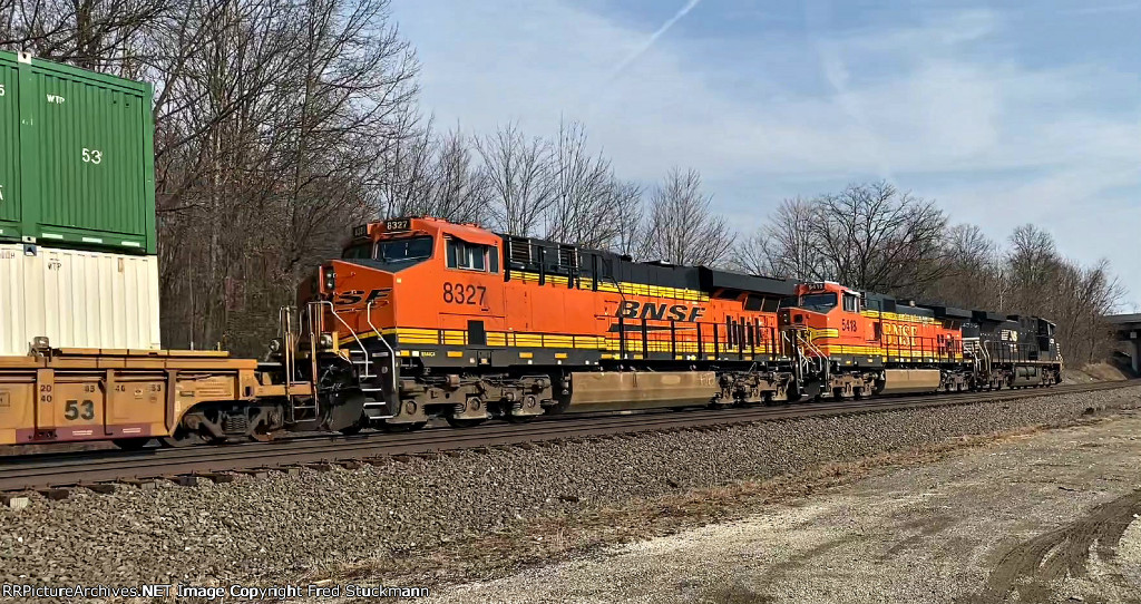 BNSF 8327